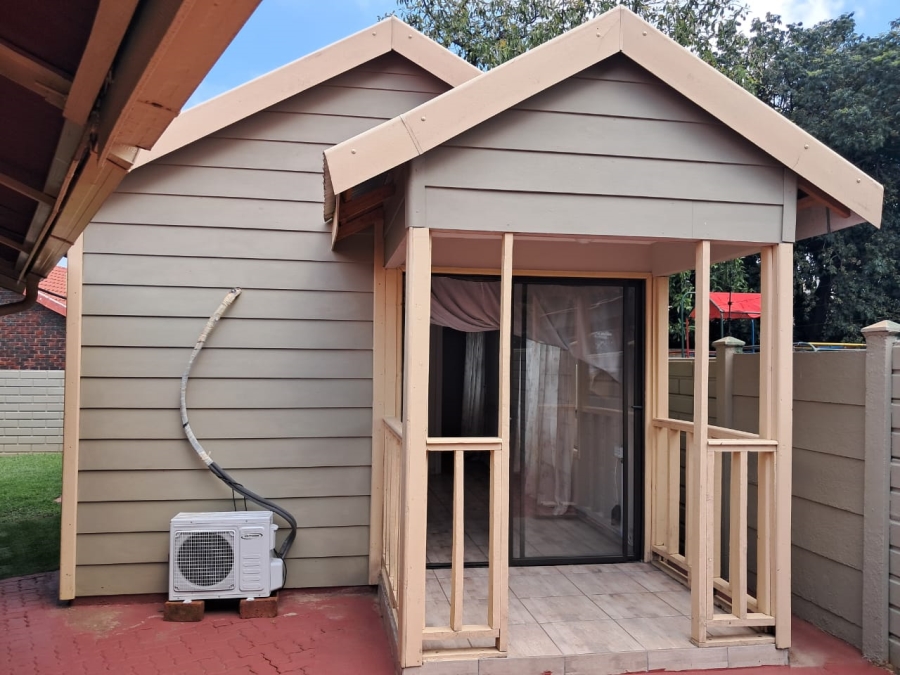 3 Bedroom Property for Sale in Geelhoutpark North West